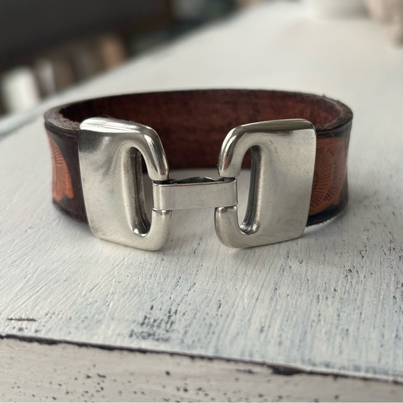 Unisex Wide Strap Leather Bracelet - Picture 3 of 7